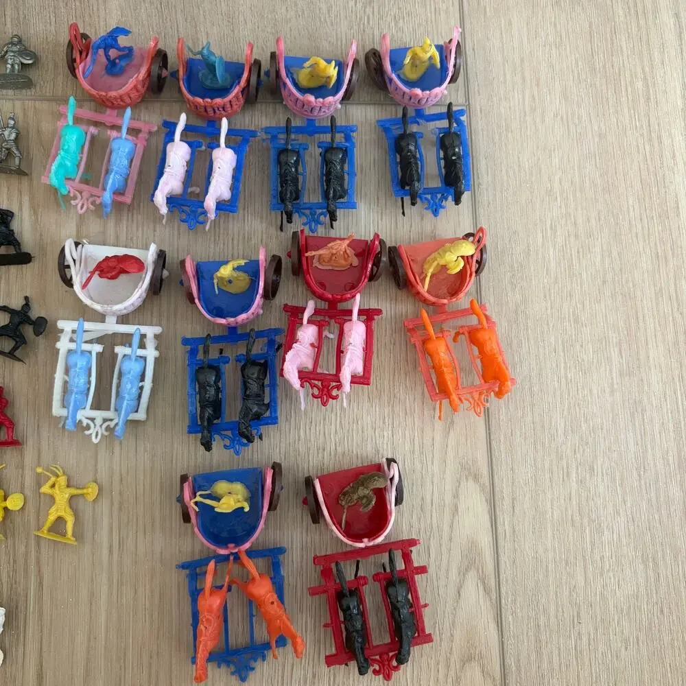 Vintage Giants Roman Chariot Two-Horse Plastic Playset 10 Complete, 40 Extras